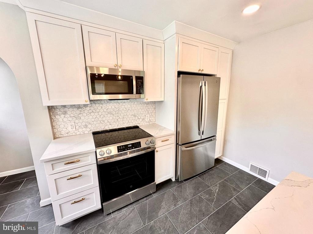 310 Summit Avenue - Photo 8
