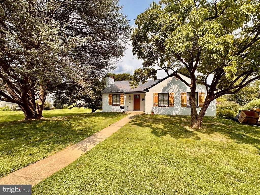 310 Summit Avenue - Photo 1