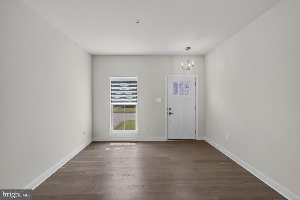 1047 Watson Court - Photo 4