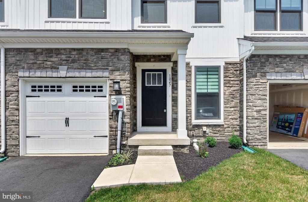 1047 Watson Court - Photo 3