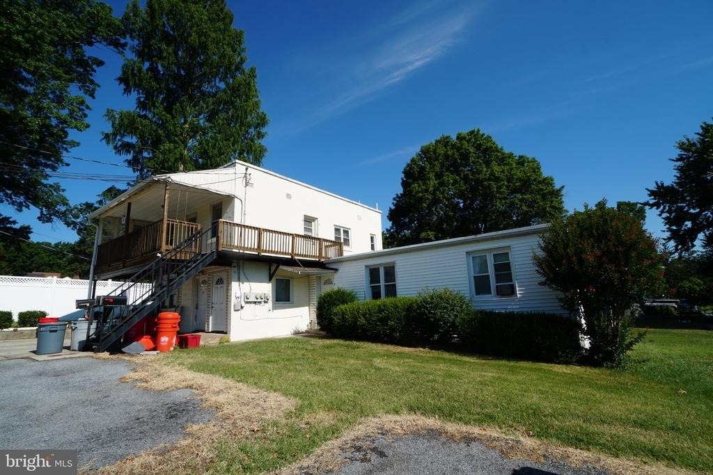 215 W Summit Street - Photo 13