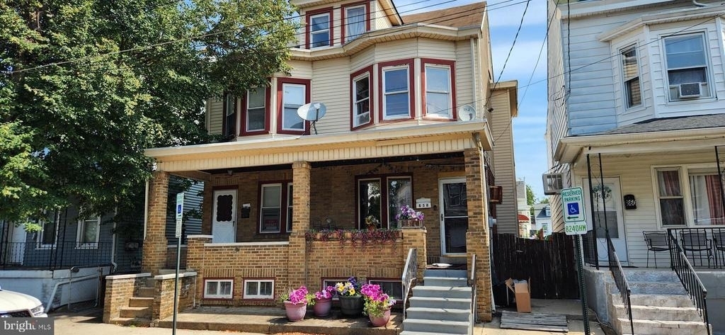 856 Quinton Avenue - Photo 0