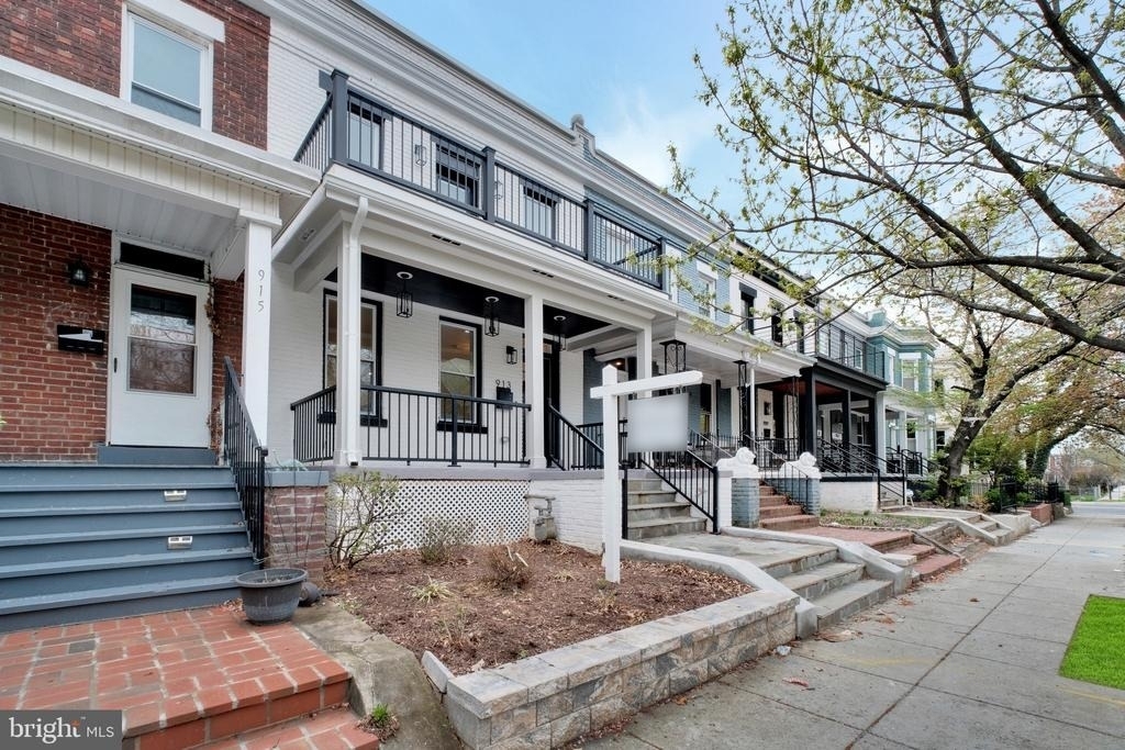 913 L Street Ne - Photo 1