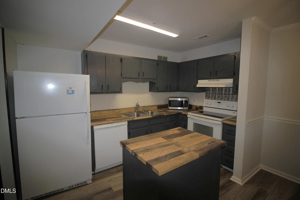 608 E Dynasty Drive - Photo 7