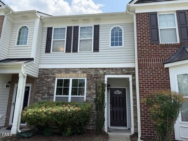 100 Stratford Lakes Drive - Photo 0