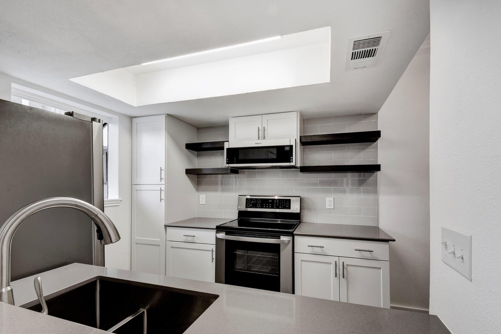 3840 Far West Blvd - Photo 2