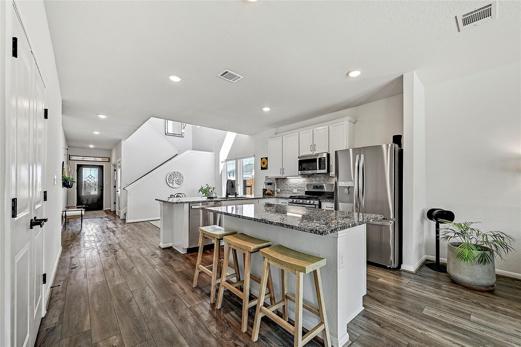 201 Greenthread Dr - Photo 2