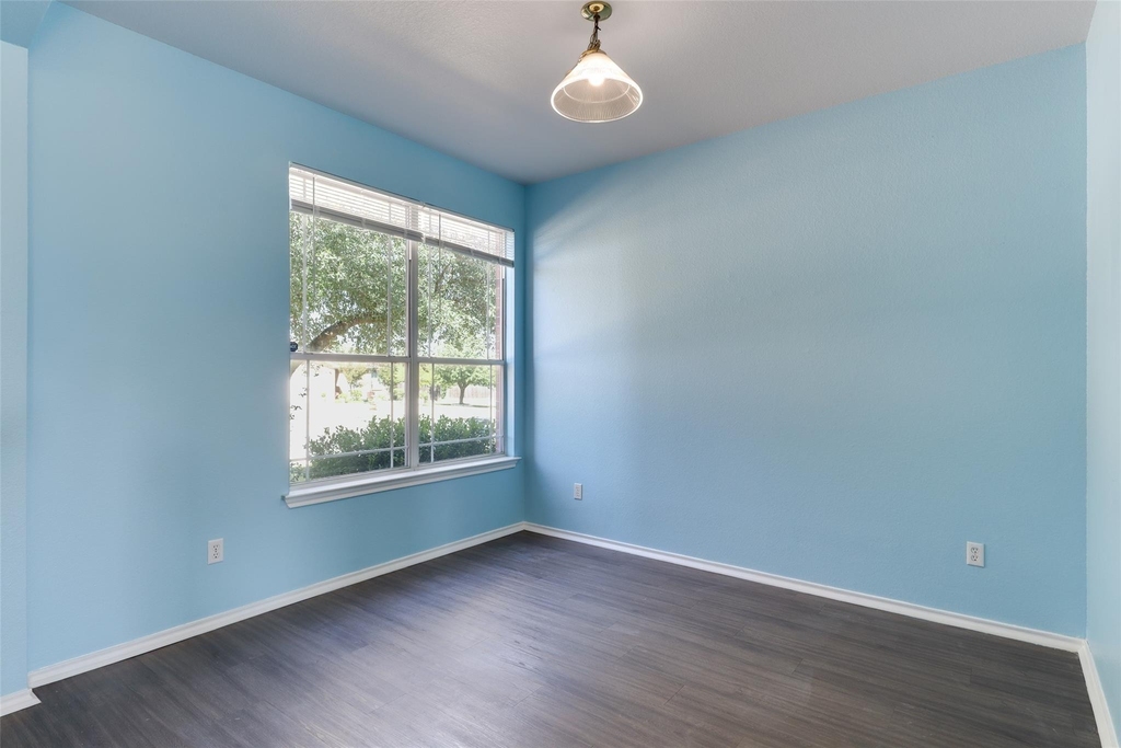 1004 W South St - Photo 3