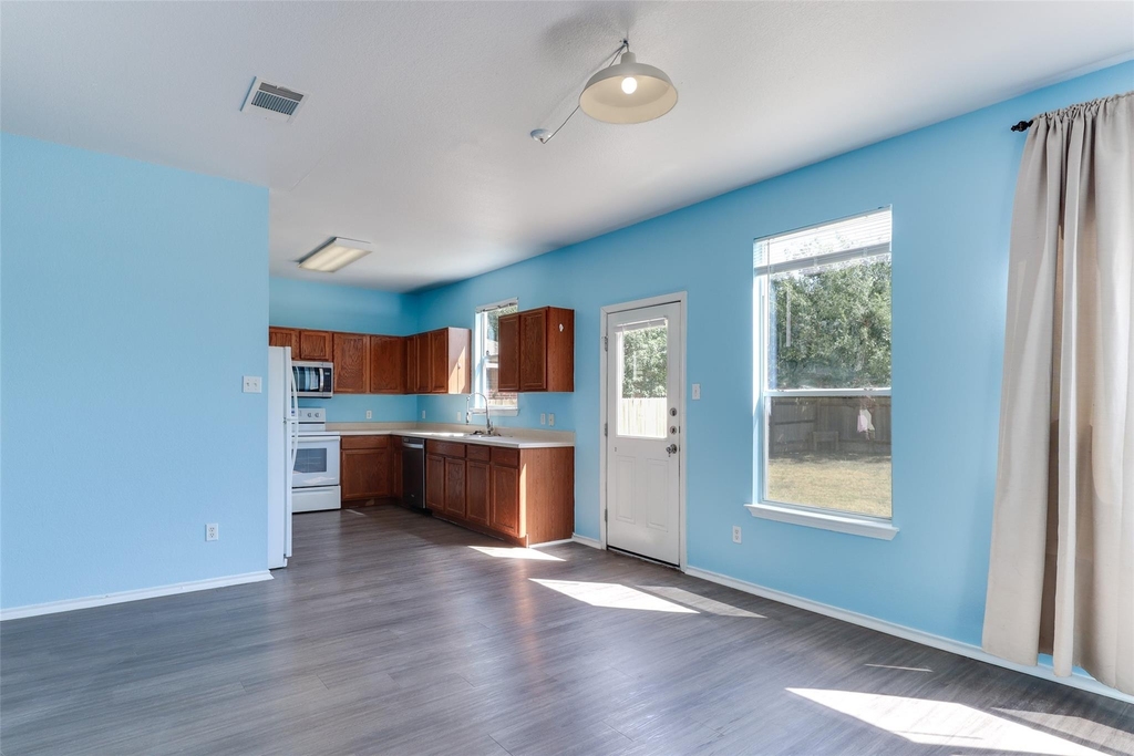 1004 W South St - Photo 5