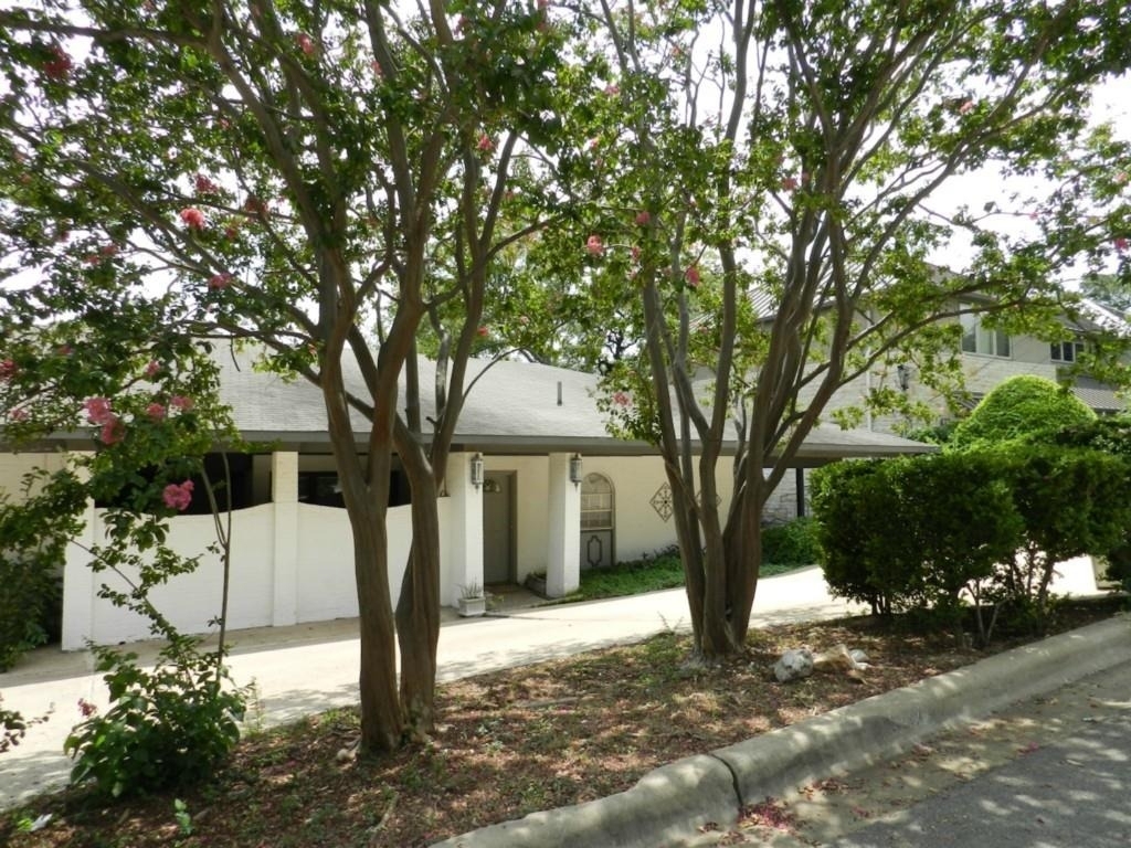3713 Meredith St - Photo 1