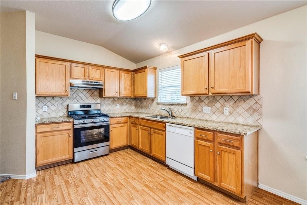 1307 Dillon Lake Bnd - Photo 2