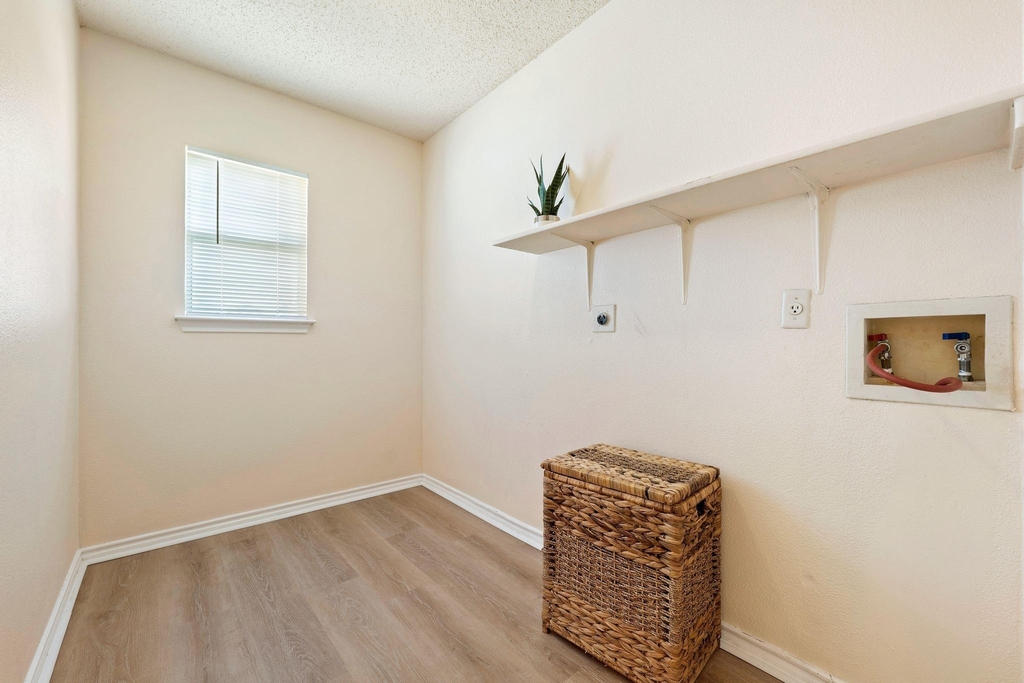 2600 Andres Way - Photo 16