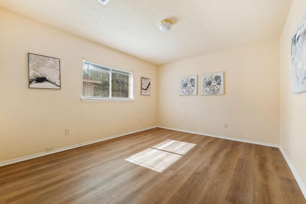 2600 Andres Way - Photo 15