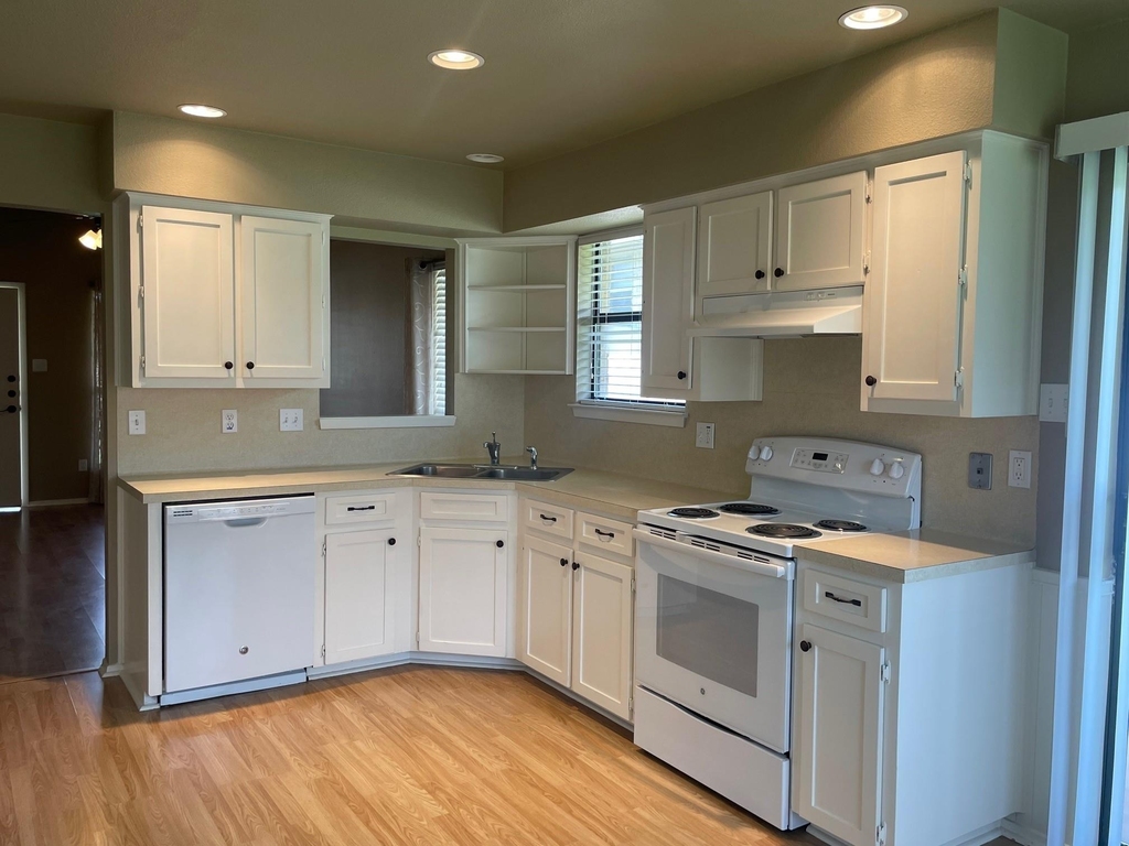 206 E Walter St - Photo 2