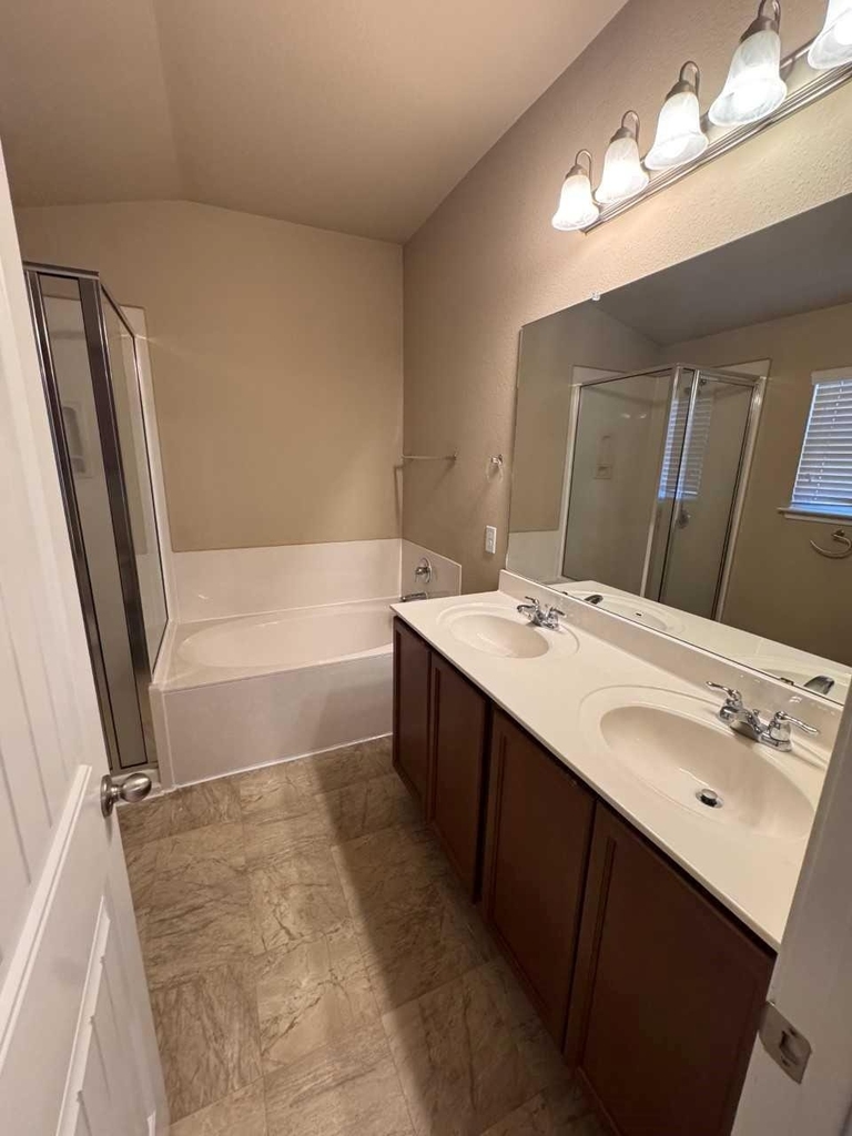 114 Leon River Loop - Photo 5
