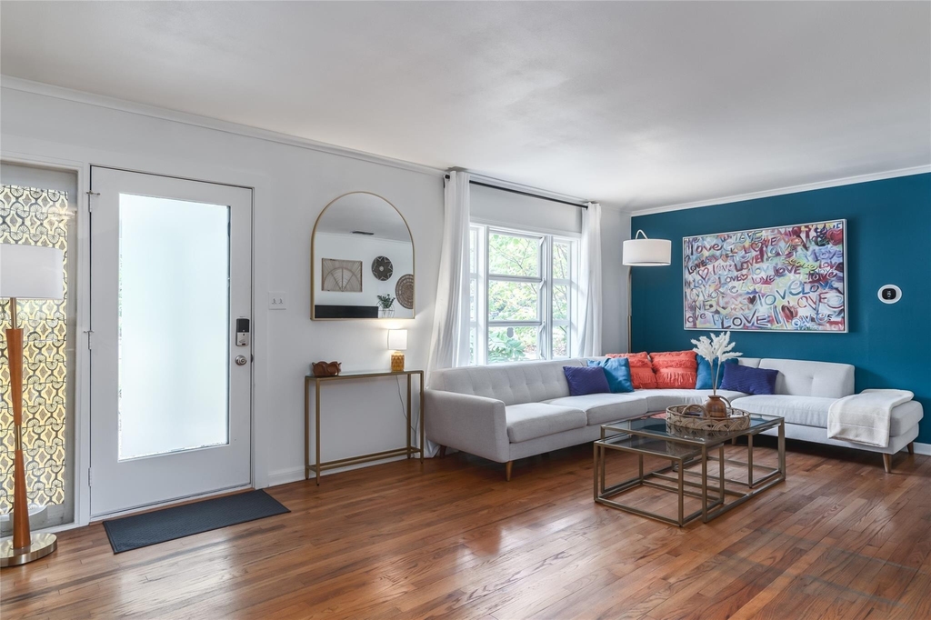 6004 Woodview Ave - Photo 4