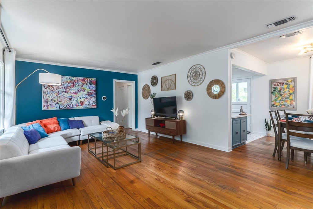 6004 Woodview Ave - Photo 3