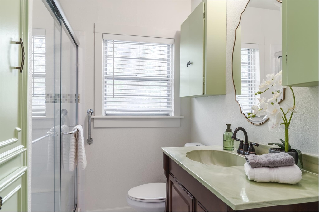 6004 Woodview Ave - Photo 18