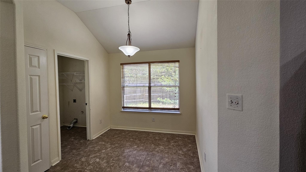 107 Helen Cv - Photo 18