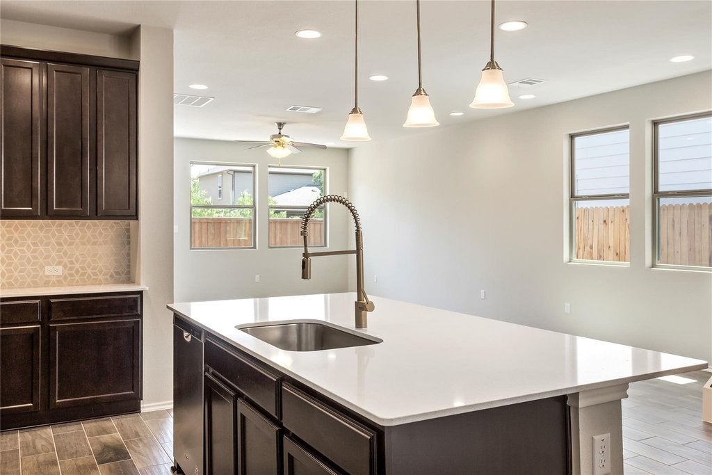 9105 White Coral Dr - Photo 5