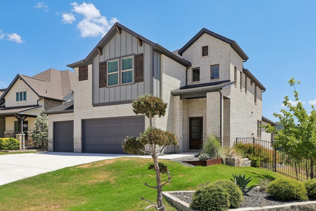 8112 Turning Leaf Cir - Photo 0