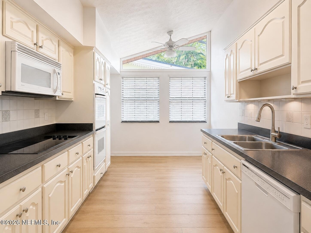 4512 Hartman Road - Photo 7