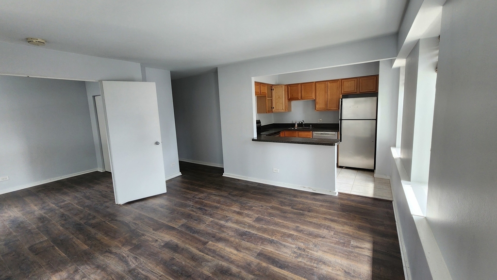 40 E 9th Street - Photo 1