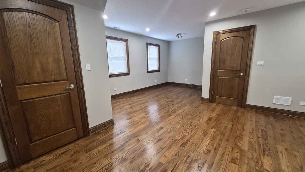 3238 N Hamlin Avenue - Photo 4