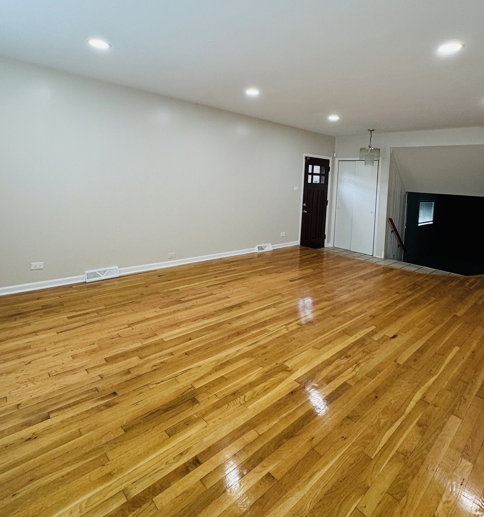 7011 N Hamlin Avenue - Photo 5