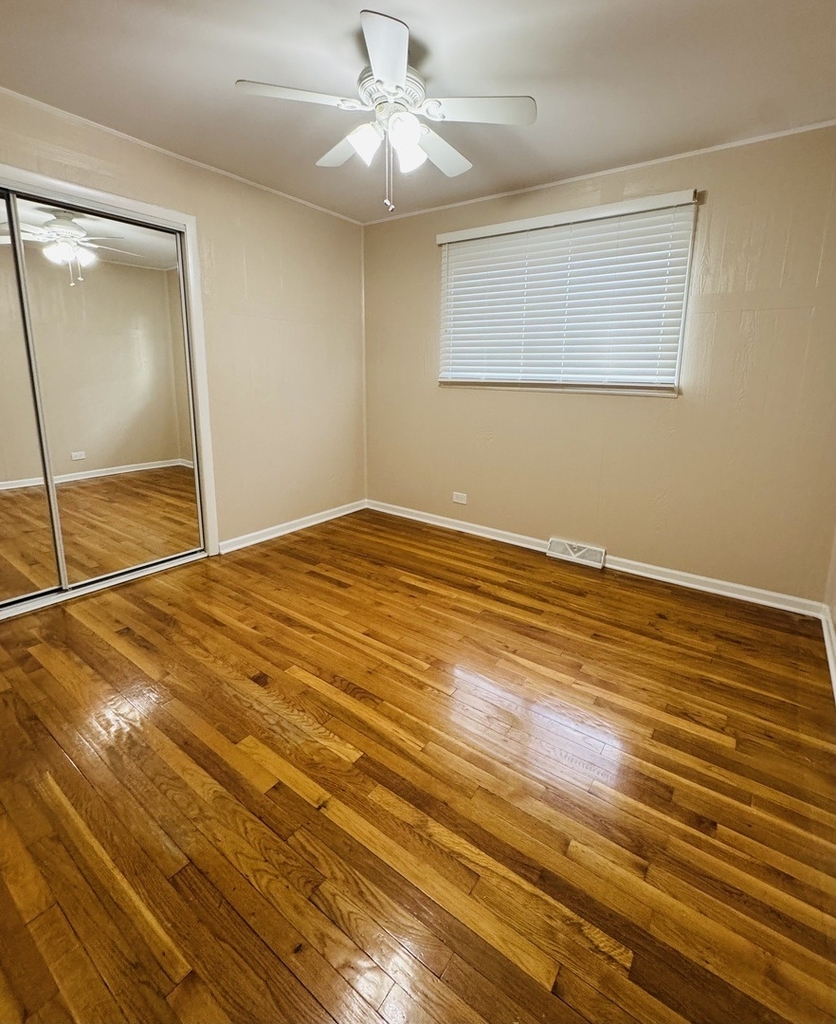7011 N Hamlin Avenue - Photo 12