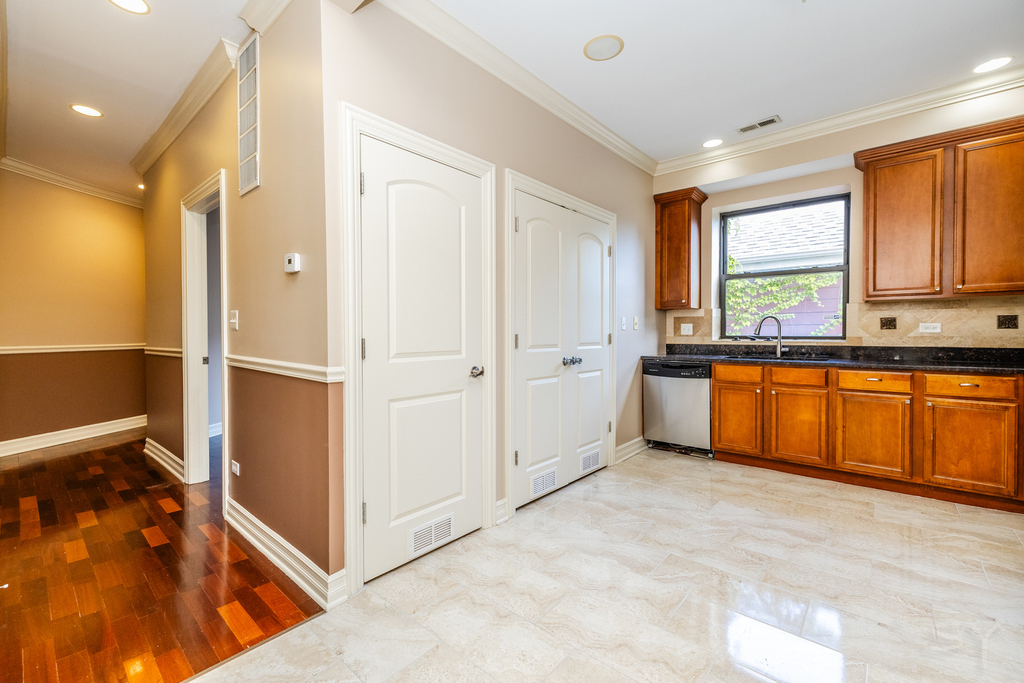 1367 E 64th Street - Photo 20