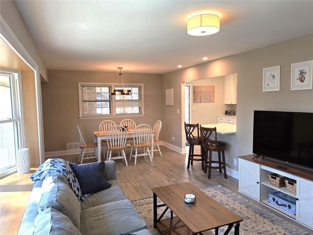 2457 Sunset Drive Ne - Photo 2