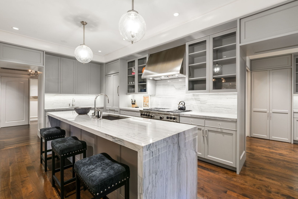 220 E Walton Place - Photo 9
