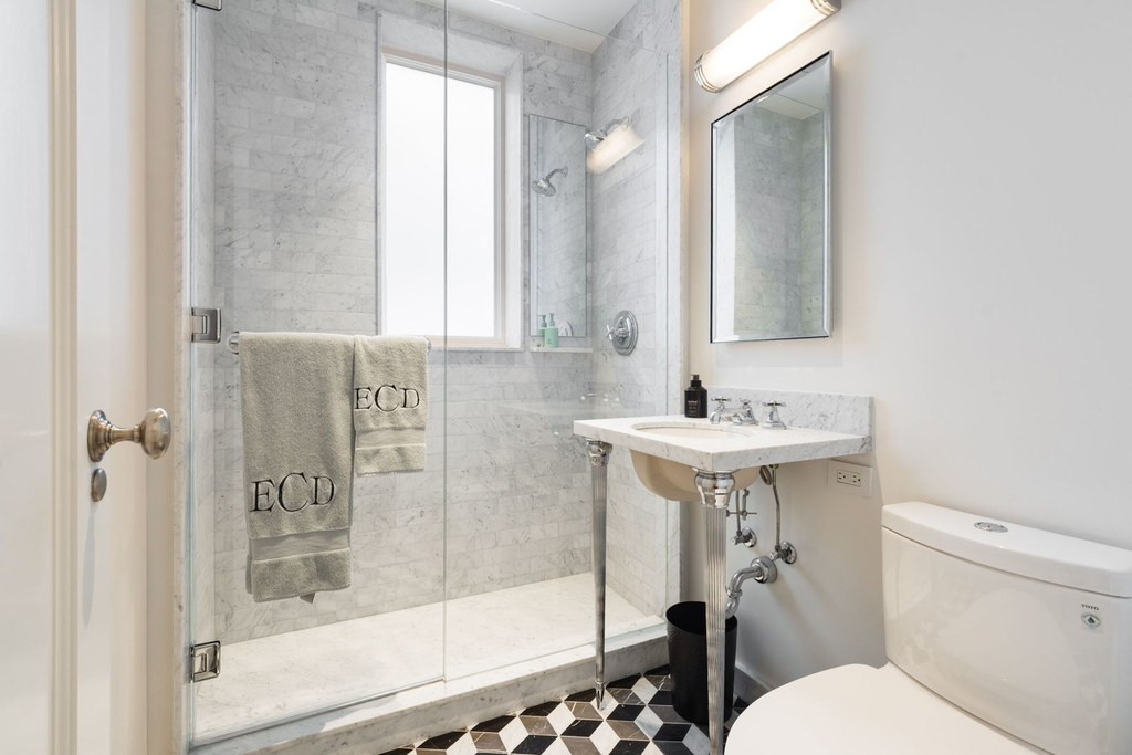 220 E Walton Place - Photo 11