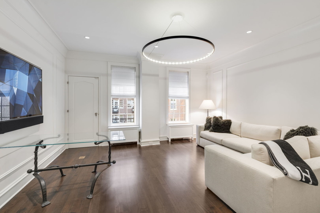 220 E Walton Place - Photo 12