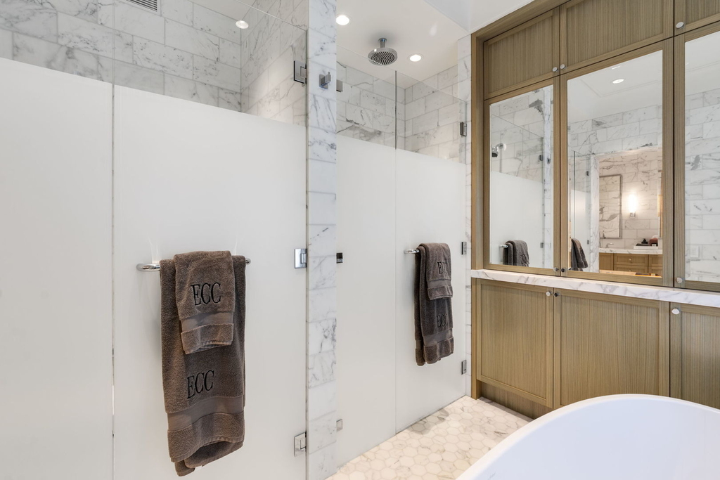 220 E Walton Place - Photo 20