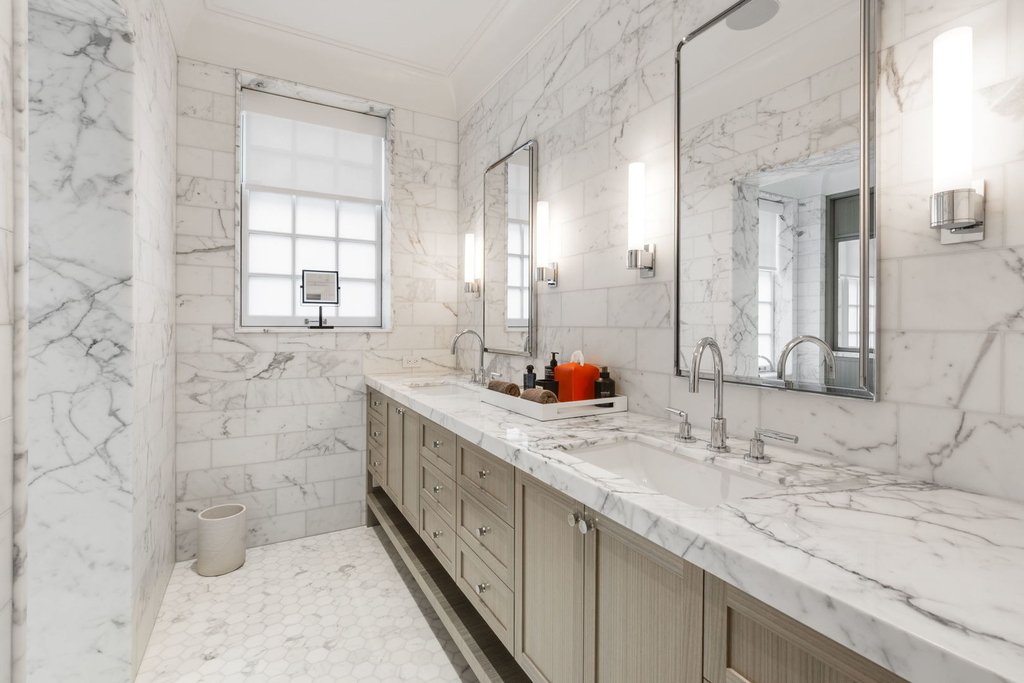 220 E Walton Place - Photo 18