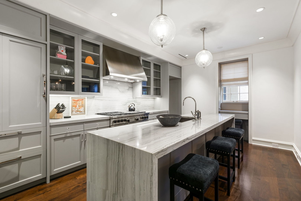 220 E Walton Place - Photo 8