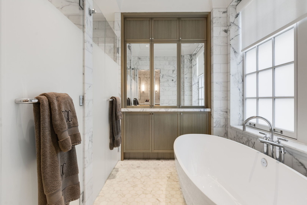 220 E Walton Place - Photo 21