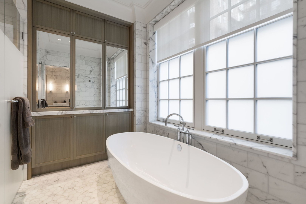 220 E Walton Place - Photo 19