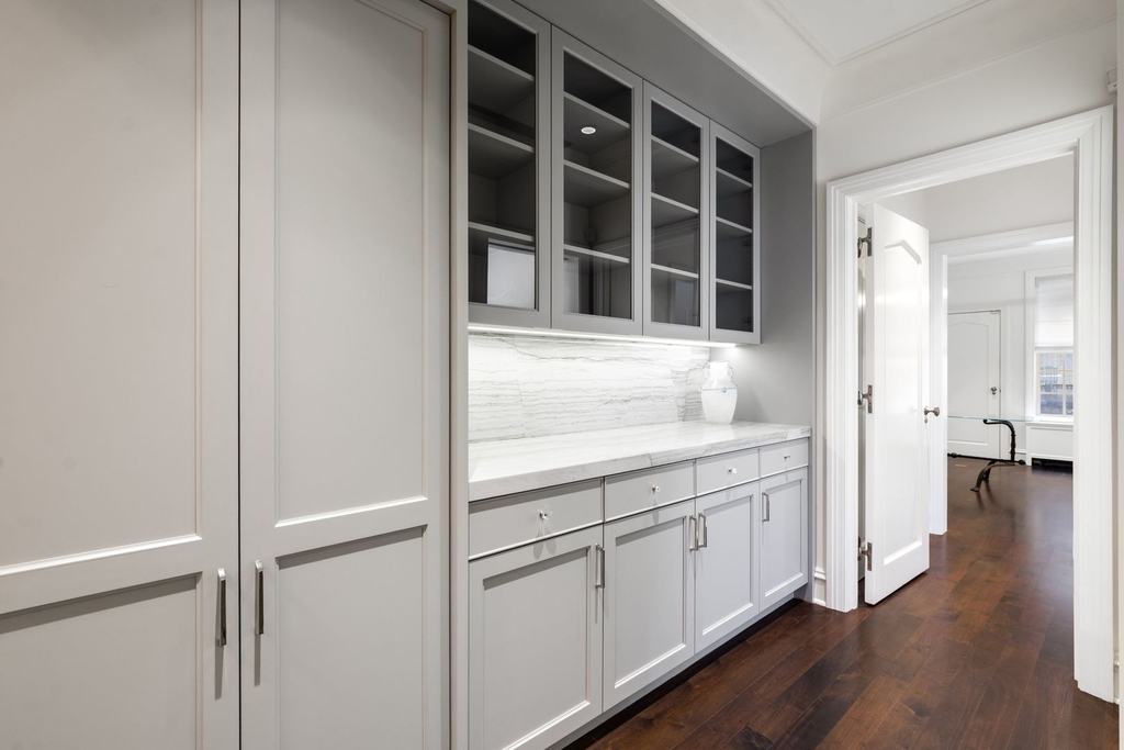 220 E Walton Place - Photo 10