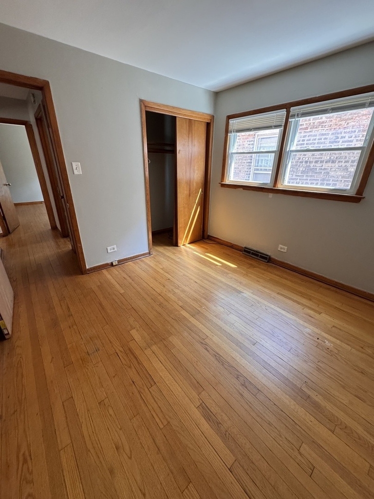 706 E 106th Street - Photo 7