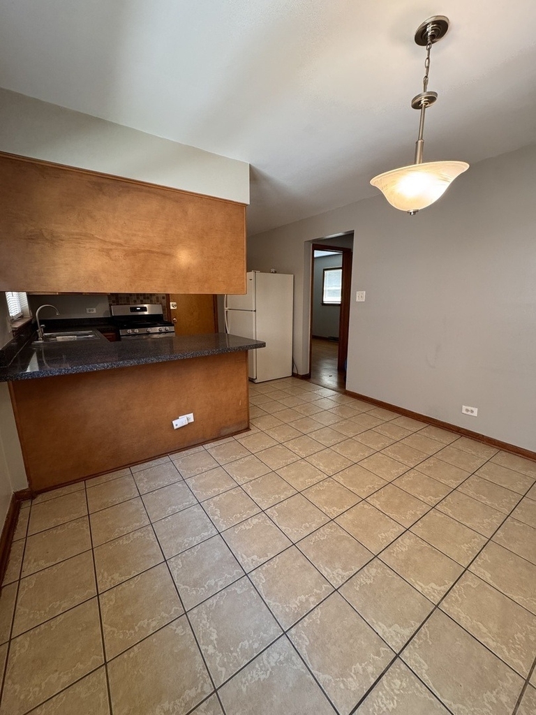 706 E 106th Street - Photo 8