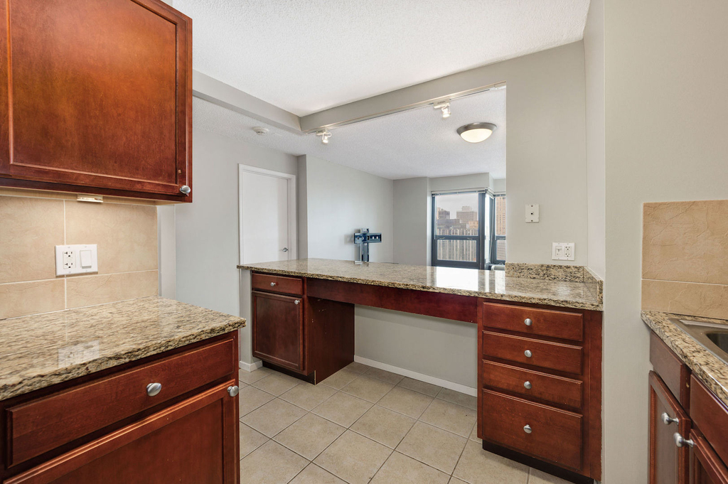 30 E Huron Street - Photo 7