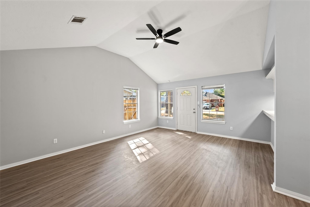 1727 Hazelwood Street - Photo 4