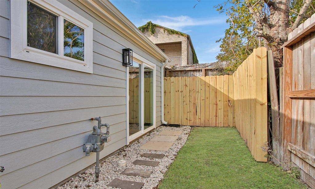 8518 Furlong Lane - Photo 32