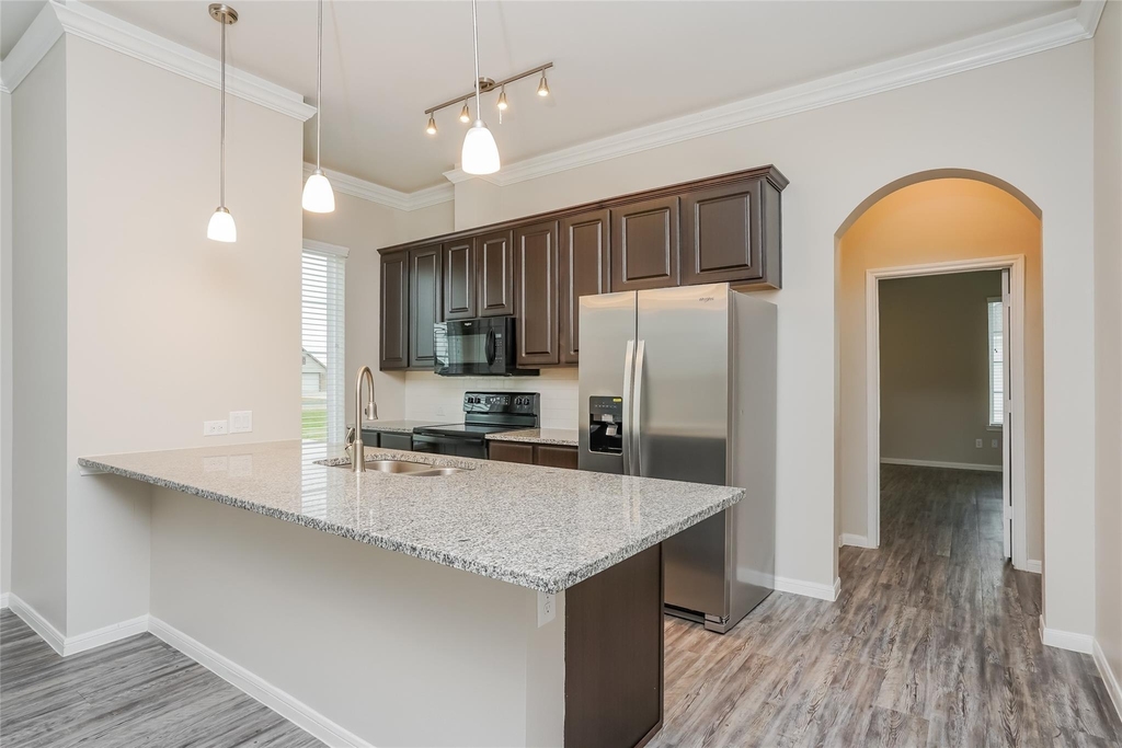 651 Lakeland Circle - Photo 2