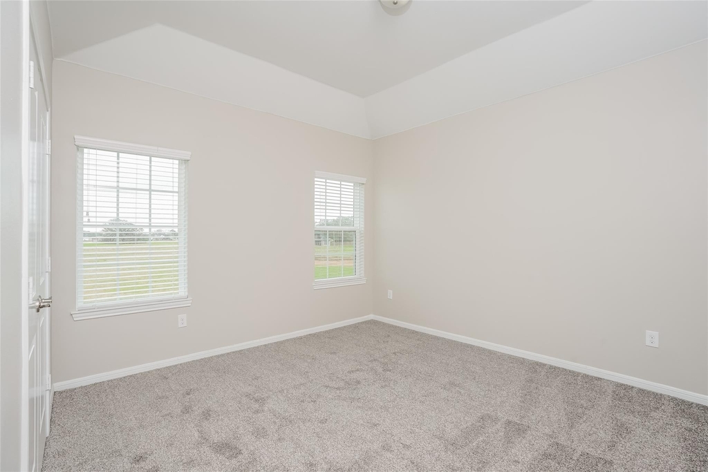 651 Lakeland Circle - Photo 8