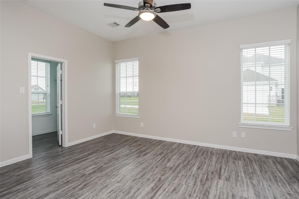 651 Lakeland Circle - Photo 5