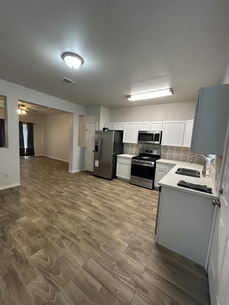 4401 Sterling Street - Photo 2